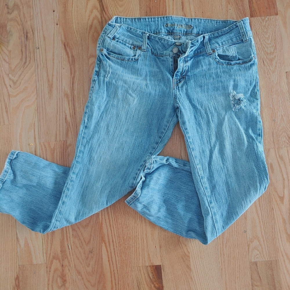 American Eagle Distressed Capri Jeans